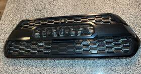 Pt228-35200-aa Toyota Genuine Tacoma Trd Pro Black Grille Insert Pt228-35200