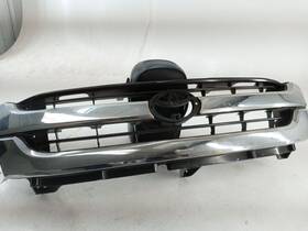 104.to2501 Toyota - Worldwide 2001-2003 Hilux Front Chrome Grille Grill Oem Replacement Rebuffed