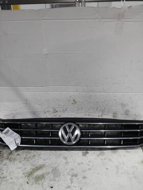 561853651hoqe Volkswagen Used Upper Grille Fits 2017 Passat Sel With Automatic Braking Hal
