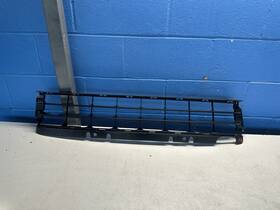 5c5-853-677-g-9b9 Volkswagen 2012-2016 Vw Beetle Coupe And Convertible Center Bumper Grille