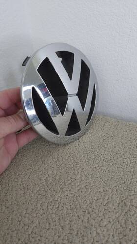 7l6853601 Volkswagen Vw 2004-2007 Touareg Upper Grille Emblem Chrome