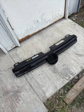 85536011 Volkswagen 2025 2026 Taos Front Bumper Grille Grill Oem Used