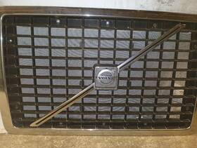 104.vohc16 Volvo 2016 Vnl Grille Black With Chrome Trim 12421438