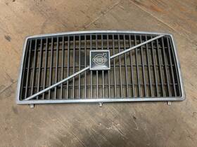 1312790 Volvo Oem 240 Front Grille Used -