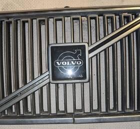 1358485 Volvo Vintage 1992 1993 1994 940 Front Upper Grille Grill Has Crack