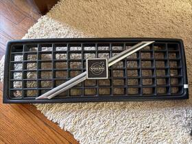 1369023 Volvo 740 760 Grille Black Used Oe