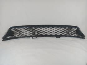 30744523 Volvo 2008-2016 Xc70 Front Bumper Center Lower Grille Without Sensors Oem
