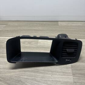 30791675 Volvo 2011 - 2018 60 Series Dashboard Center Screen Monitor Trim Cover Grille