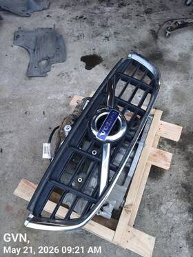Volvo 312909997 Grille Xc60 Upper 3.2 Model Fits 11-13 60 Series 11865713
