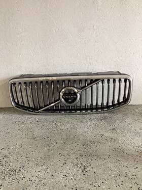 314255340 Volvo Xc60 Grille 2017 2018 2019 2020 Camera Type Used Oem 31457465