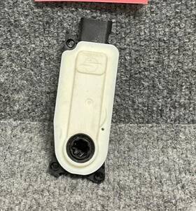 6477r1005 Volvo 2018-2020 Xc40 Air Guide Shuttle Shutter Panel Motor 31498193