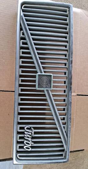 82-655-1 Volvo 81-655-2 740 760 Front Grill Chrome