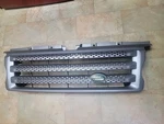 06-09 Range Rover Front Upper Grille 4.4L Smooth Bars. Fixed Price $245.00.