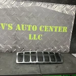 05 - 07 Jeep Grand Cherokee Oem Bright Silver Metallic Grille Upper. Fixed Price $118.99.