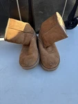Ugg Classic Short Ii Brown Boots Womens 9 Sheepskin Lined Suede 1016223. Fixed Price $39.99.