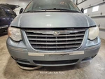 Chrome-argent Grille 119" Wb Fits 05-07 Town & Country 1357948. Fixed Price $60.00.