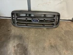 1999-2004 Ford F550 Super Duty Front Grille F81Z-8200-BAW Oem *local Pickup Only. Fixed Price $200.00.