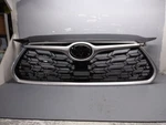 2021 Toyota Highlander Oem Grille Upper Center Silver Surround Fits 20-24. Fixed Price $425.01.