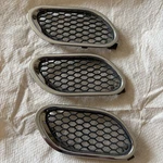 03-13 Maserati Quattroporte M139 Left Side Fender Grille Vent Set Of Oem. Fixed Price $68.00.