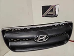 07-09 Hyundai Santa Fe Grille Honeycomb Pattern W/chrome Surround. Fixed Price $99.62.