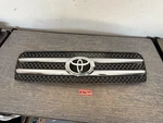 2006-2007 Toyota Highlander Oem Front Grille Assembly #1300. Fixed Price $132.00.