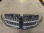 2010 - 2012 Lincoln Mkt Grille/ Header Assembly *very Nice* No Cracks AE9Z8200B. Fixed Price $575.00.