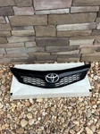 12-14 Toyota Camry Se Upper Grille 53111-06420 Oem. Fixed Price $150.00.