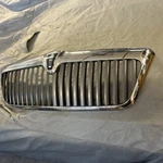 2003-2006 Lincoln Navigator Front Upper Grille Q5744 Dg. Fixed Price $200.00.